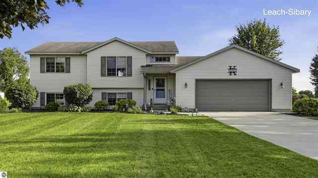 Homes For Sale - 4966 Dio Drive<br/> Cedar Springs, MI 49319