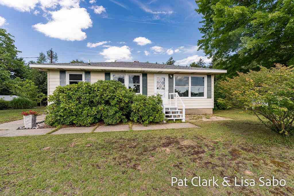Homes For Sale - 15775 Lincoln Street<br/> Grand Haven, MI 49417