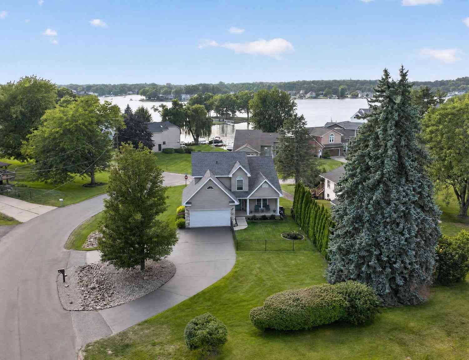 Homes For Sale - 165 Hawthorne Drive<br/> Brooklyn, MI 49230