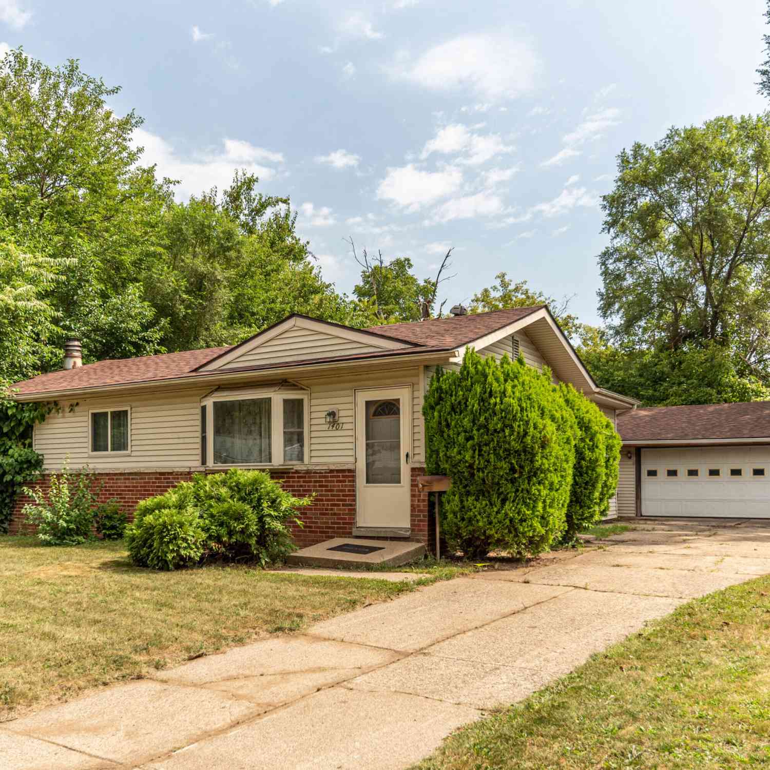 Homes For Sale - 1401 Glengrove Avenue<br/> Washtenaw County, Ypsilanti, MI 48198