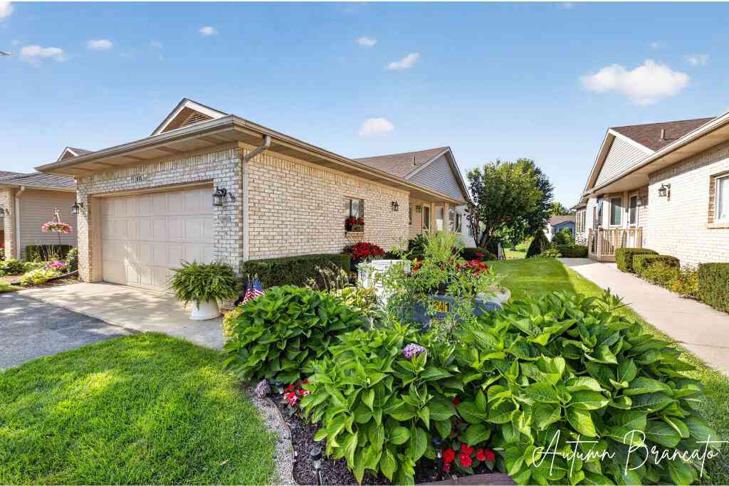 Condo For Sale - 1085 Amber Cove Drive #49<br/> Kent County, Byron Center, MI 49315