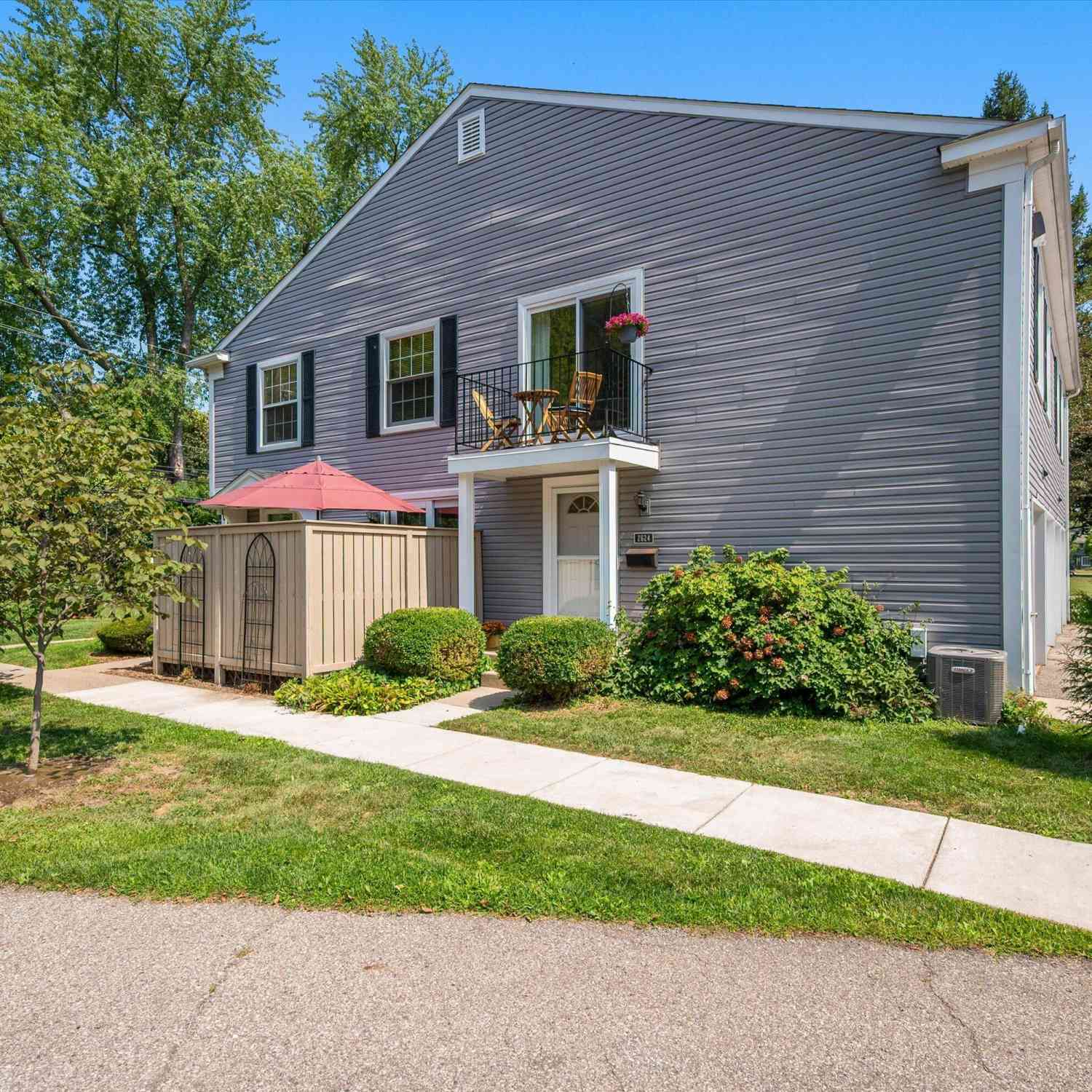 Condo For Sale - 2624 Fenwick Court<br/> Washtenaw County, Ann Arbor, MI 48104
