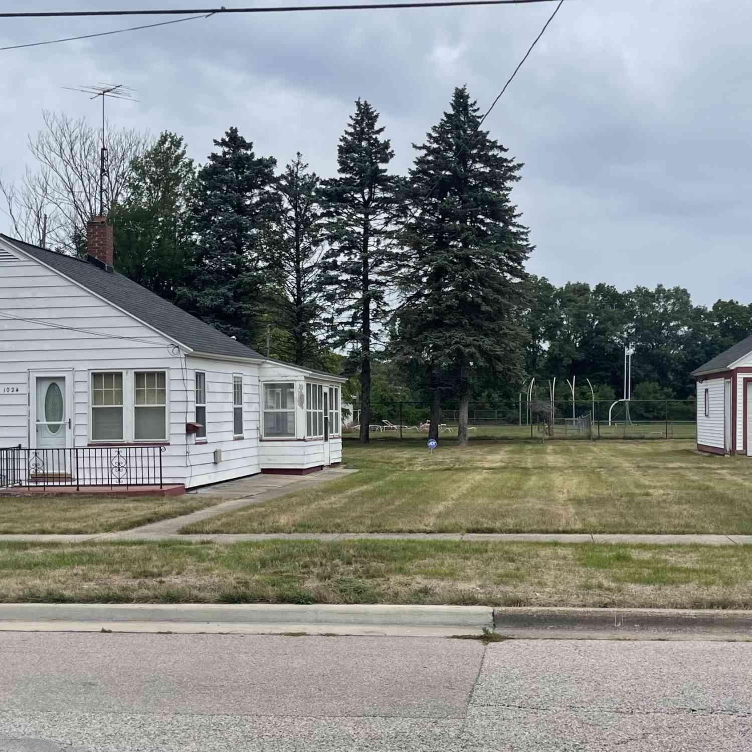 Homes For Sale - 1024 Amity Avenue<br/> Muskegon County, Muskegon, MI 49442