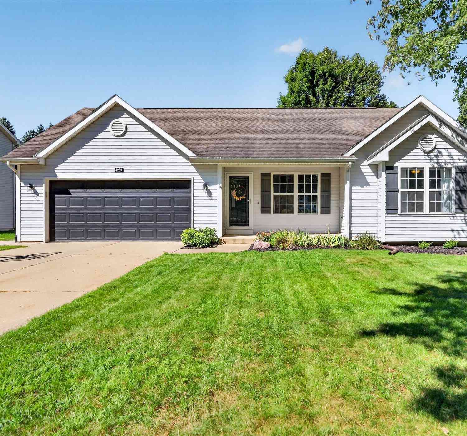 Homes For Sale - 4239 Suffield Woods Avenue<br/> Portage, MI 49002