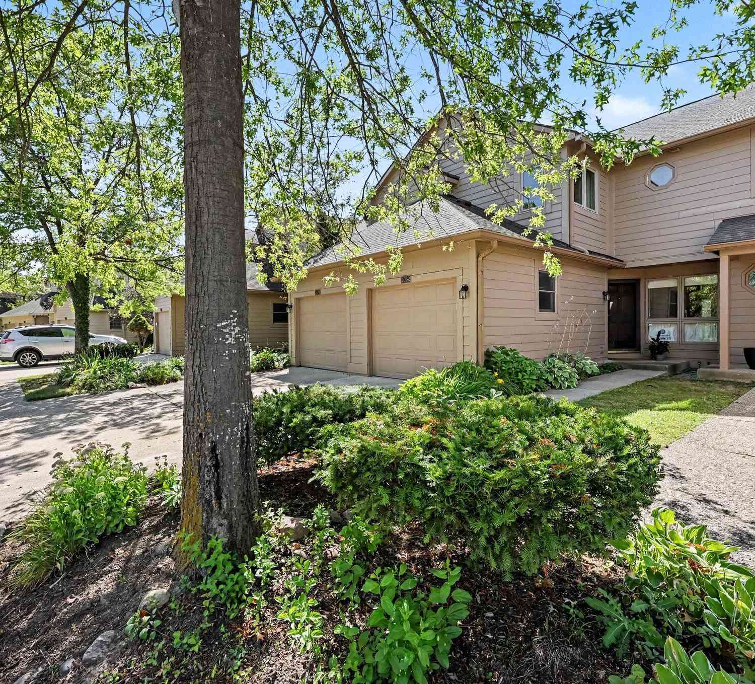 Condo For Sale - 3362 Bent Trail Drive<br/> Washtenaw County, Ann Arbor, MI 48108