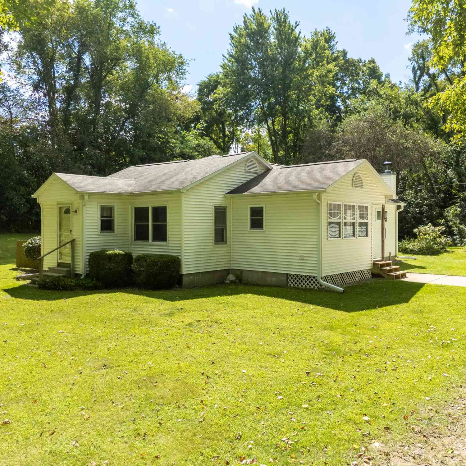 Homes For Sale - 2465 W F Avenue<br/> Kalamazoo County, Kalamazoo, MI 49009