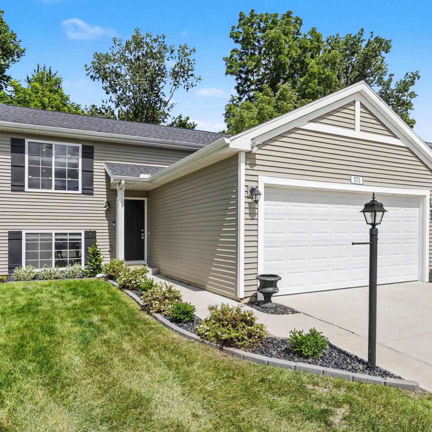 Homes For Sale - 573 N Cygnet Lake Drive<br/> Benton Harbor, MI 49022