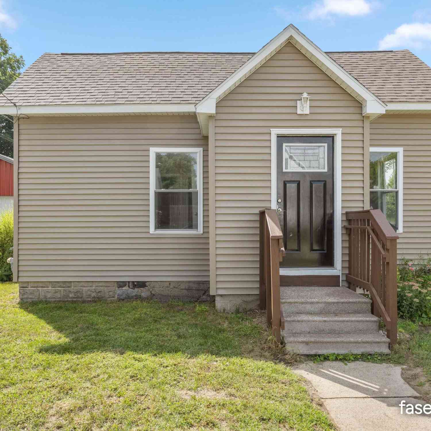 Homes For Sale - 703 Pearl Street<br/> Ionia County, Belding, MI 48809