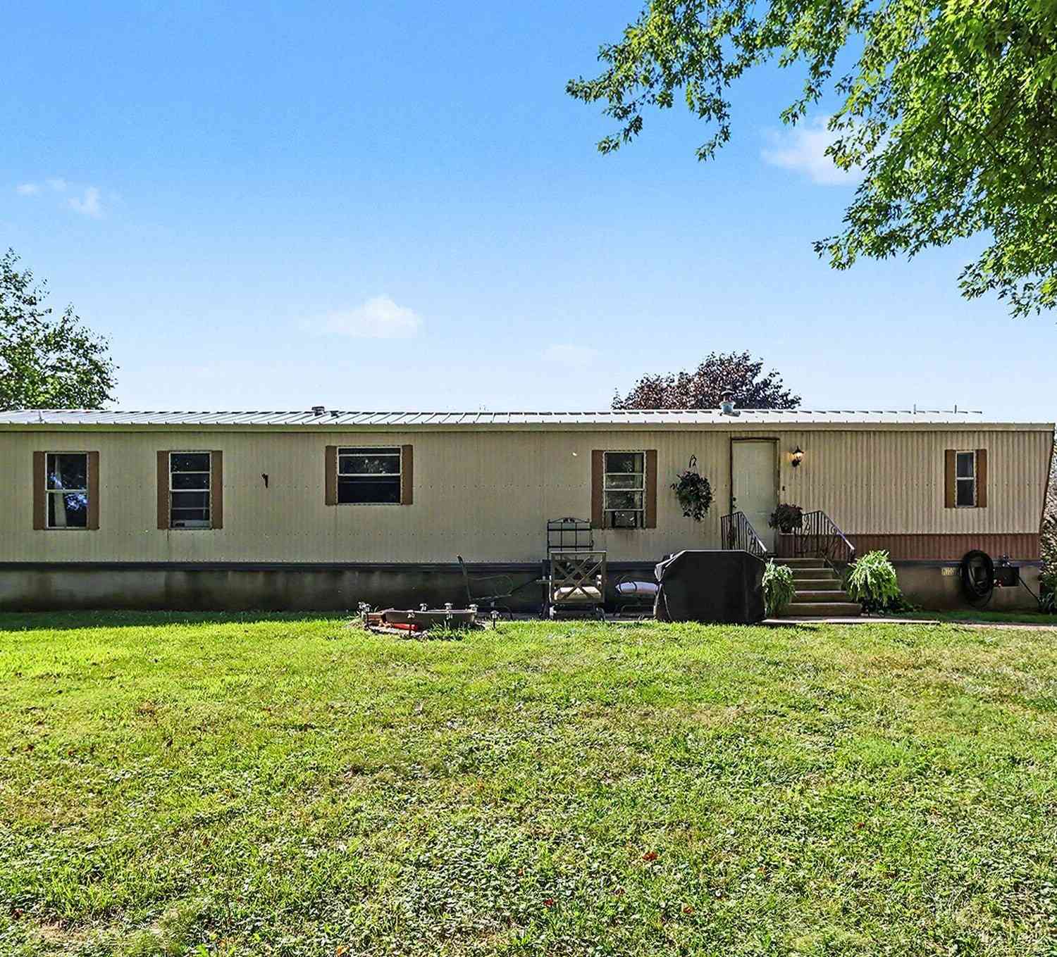 Mobile Home For Sale - 24255 44th Street<br/> Van Buren County, Bloomingdale, MI 49026