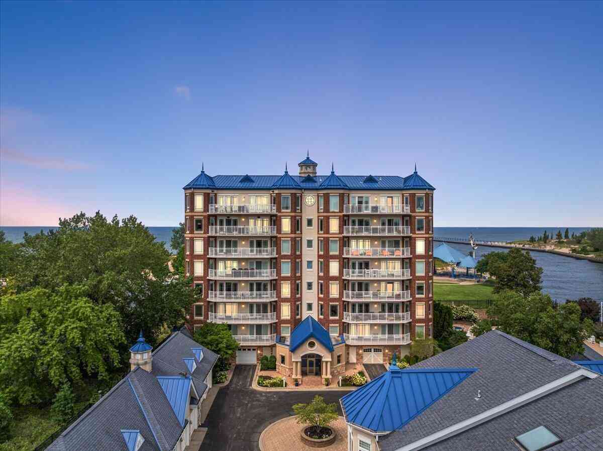 Condo For Sale - 200 Lake Street #7A/8A<br/> St. Joseph, MI 49085