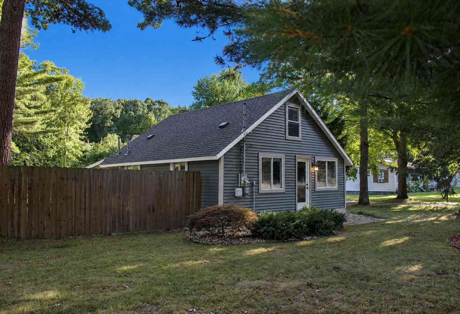 Homes For Sale - 3429 W Giles Road<br/> Muskegon, MI 49445