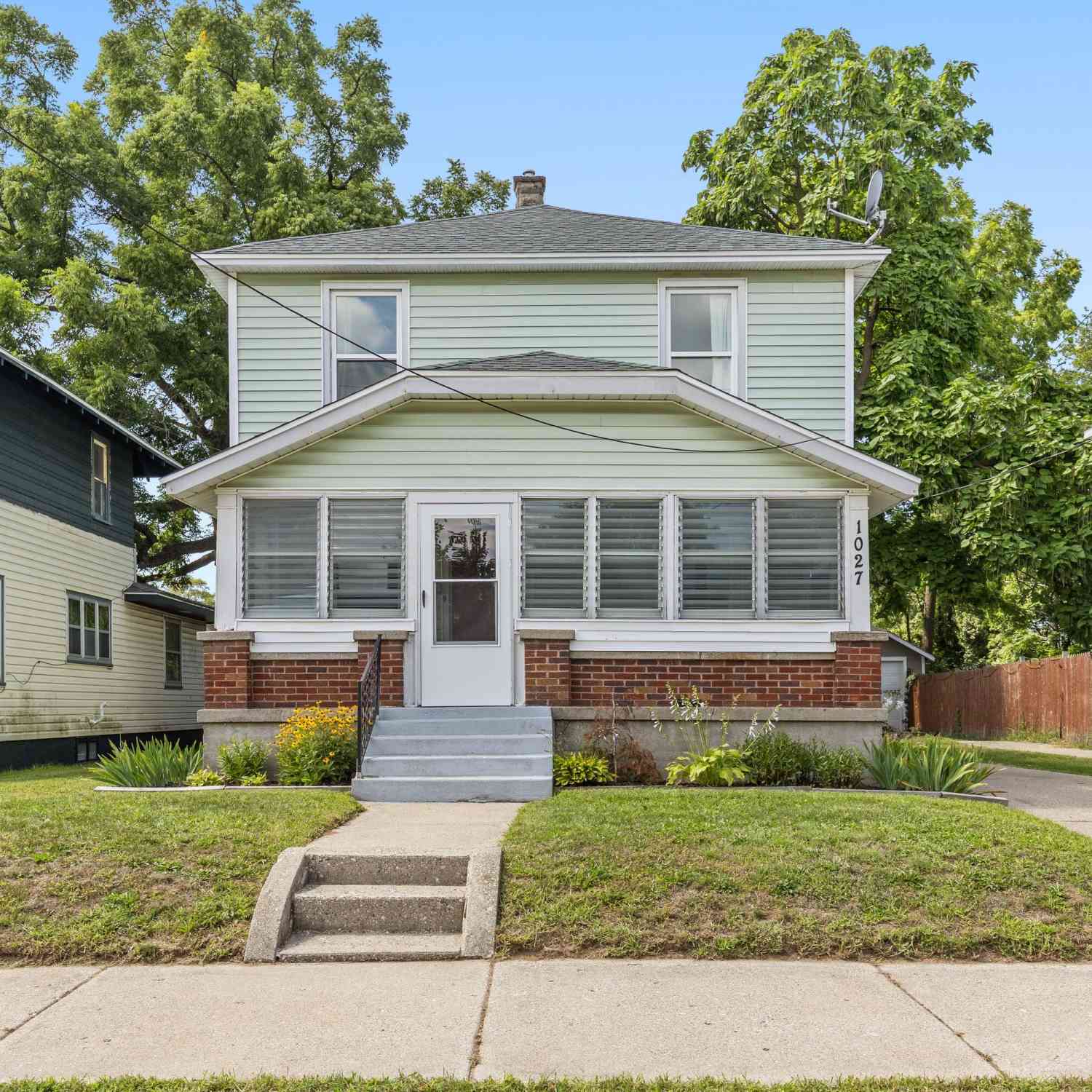 Homes For Sale - 1027 Dallas Avenue<br/> Grand Rapids, MI 49507