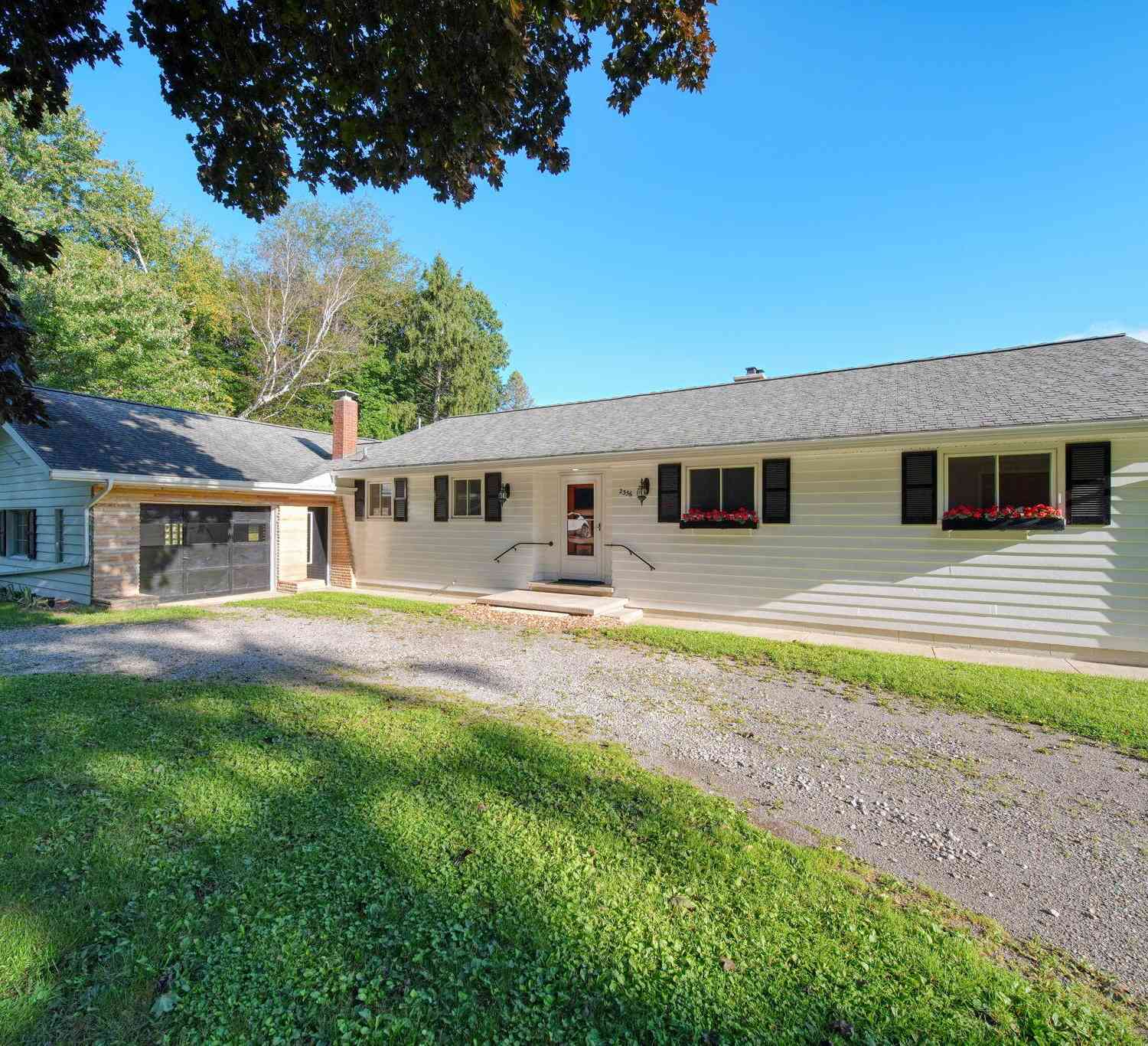 Homes For Sale - 2356 Hatch Road<br/> Jackson County, Jackson, MI 49201