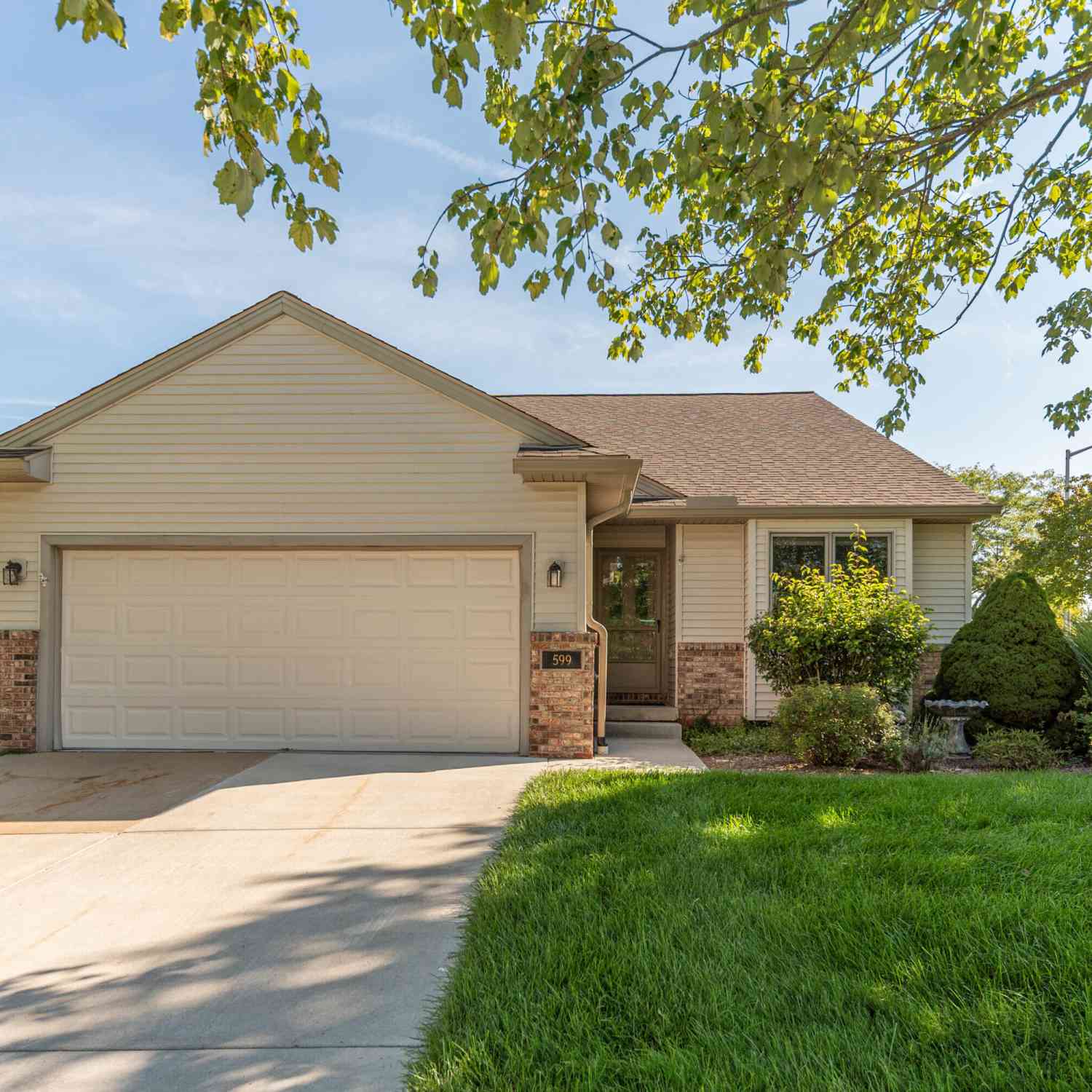 Condo For Sale - 599 Sycamore Circle<br/> Washtenaw County, Saline, MI 48176