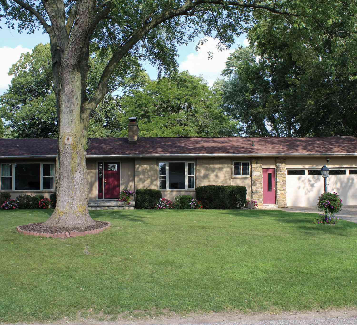 Homes For Sale - 7816 22nd Avenue<br/> Jenison, MI 49428