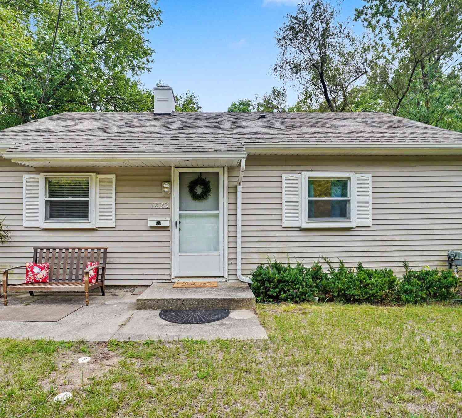 Homes For Sale - 1423 W North Street<br/> Kalamazoo County, Kalamazoo, MI 49006