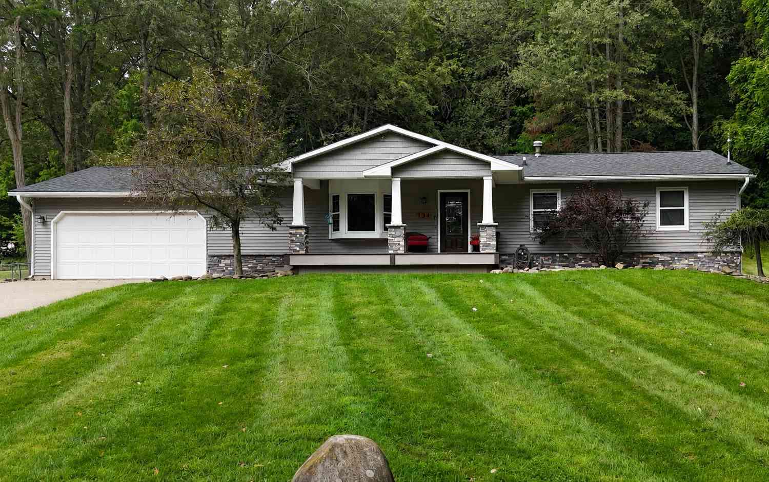Homes For Sale - 134 Pinecrest Drive<br/> Hillsdale County, Jonesville, MI 49250