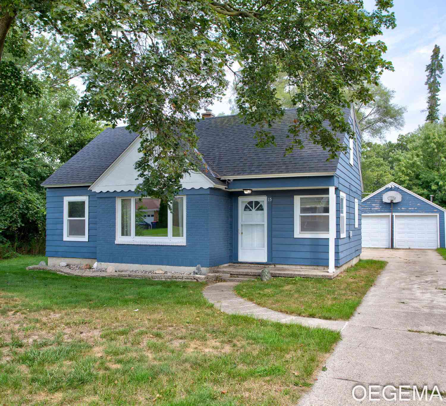 Homes For Sale - 15 E 35th Street<br/> Holland, MI 49423