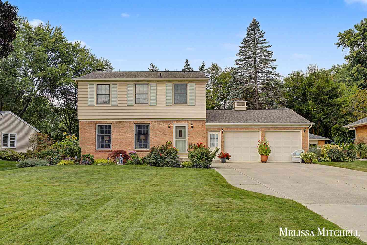 Homes For Sale - 1705 Ridgewood Avenue<br/> Grand Rapids, MI 49506