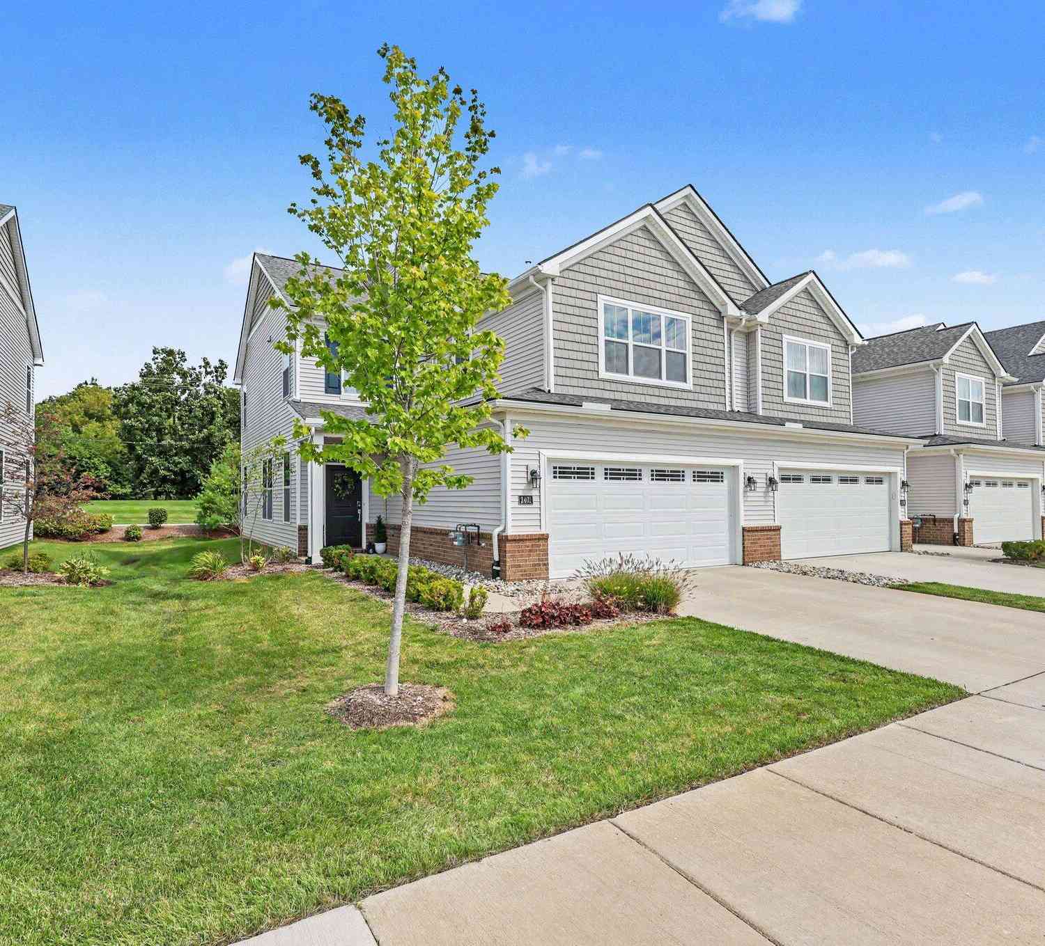 Condo For Sale - 2401 Salt Springs Drive<br/> Washtenaw County, Saline, MI 48176
