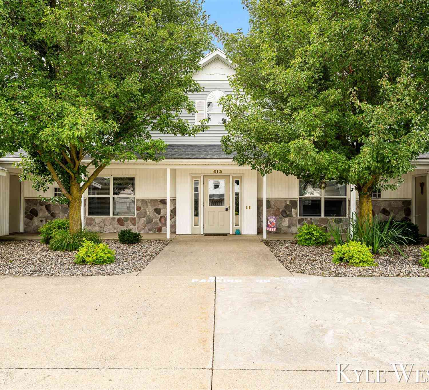 Condo For Sale - 613 Trinity Drive #2<br/> Allegan County, Caledonia, MI 49316