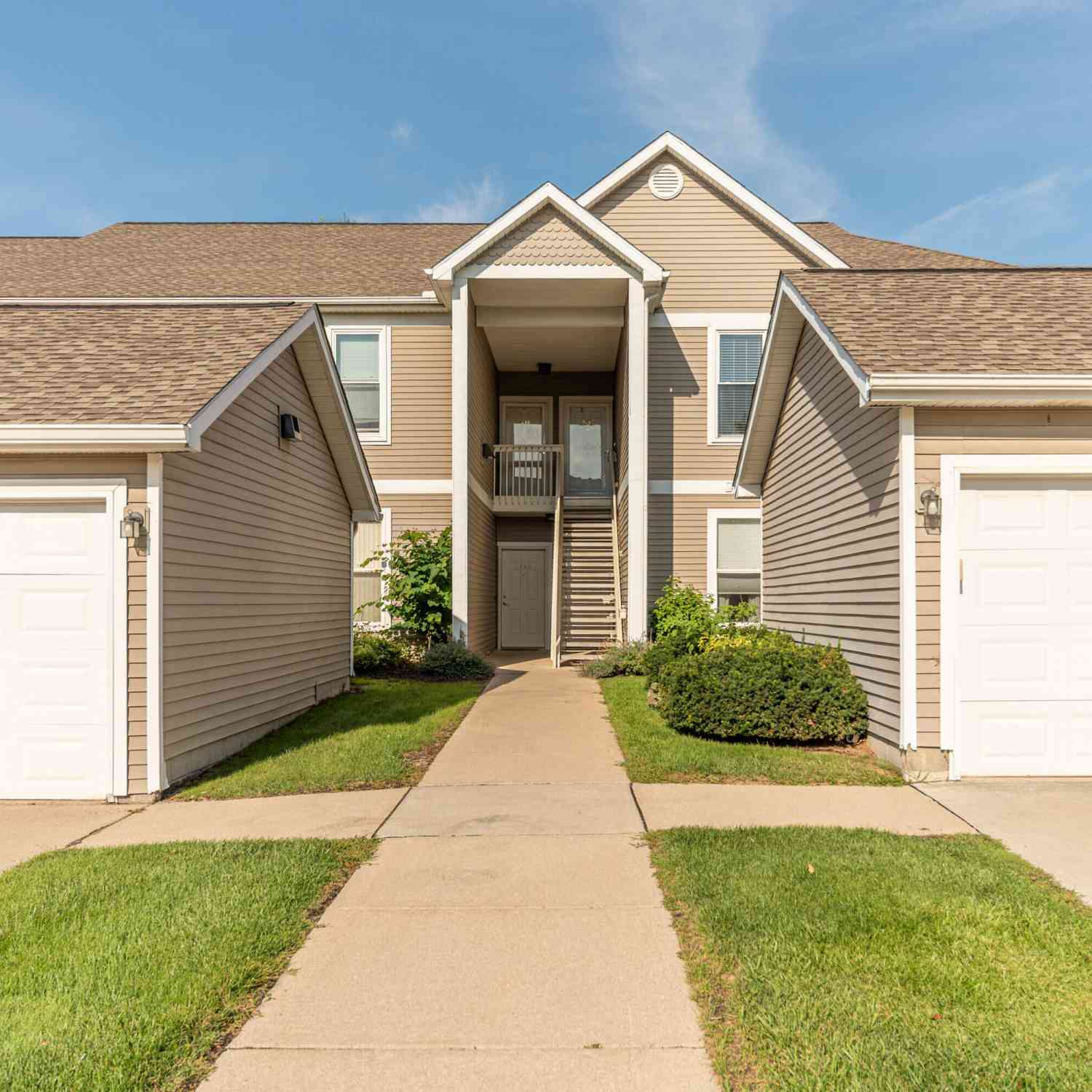 Condo For Sale - 1486 Fox Pointe Circle<br/> Washtenaw County, Ann Arbor, MI 48108