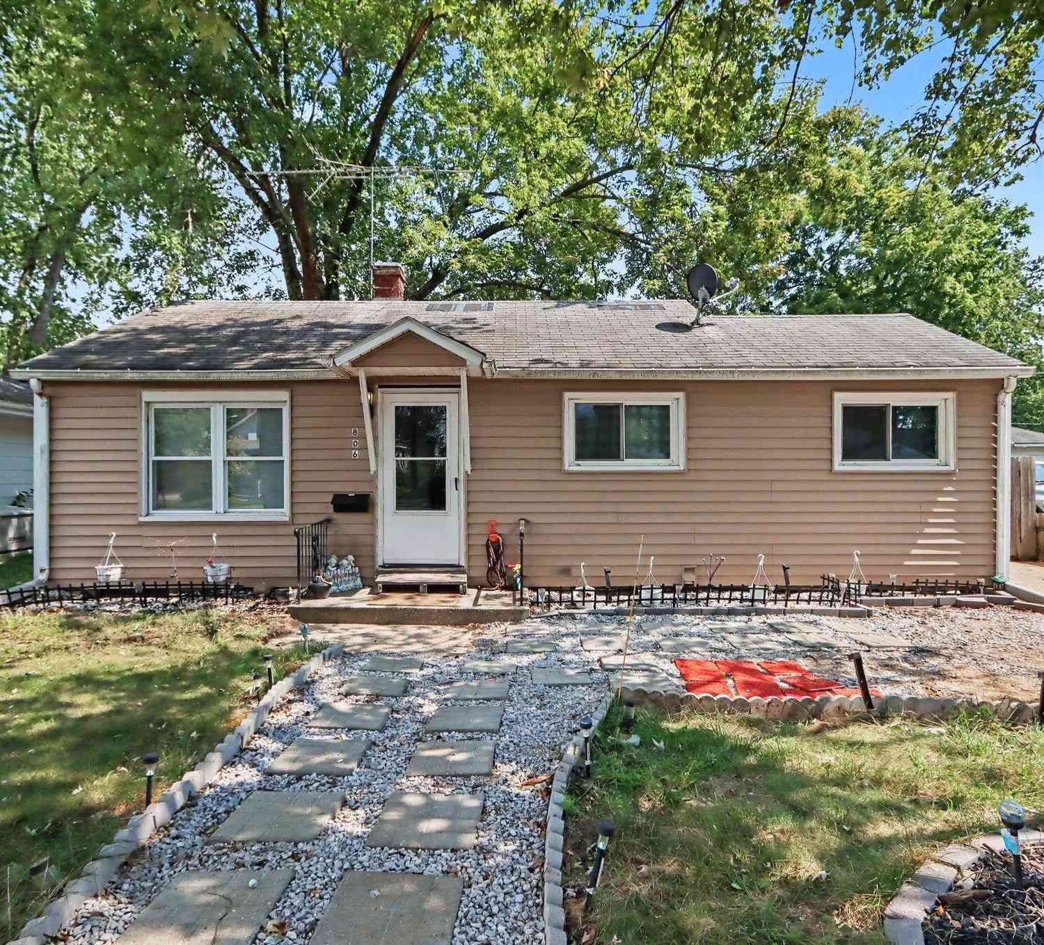 Homes For Sale - 806 S Lincoln Avenue<br/> Three Rivers, MI 49093