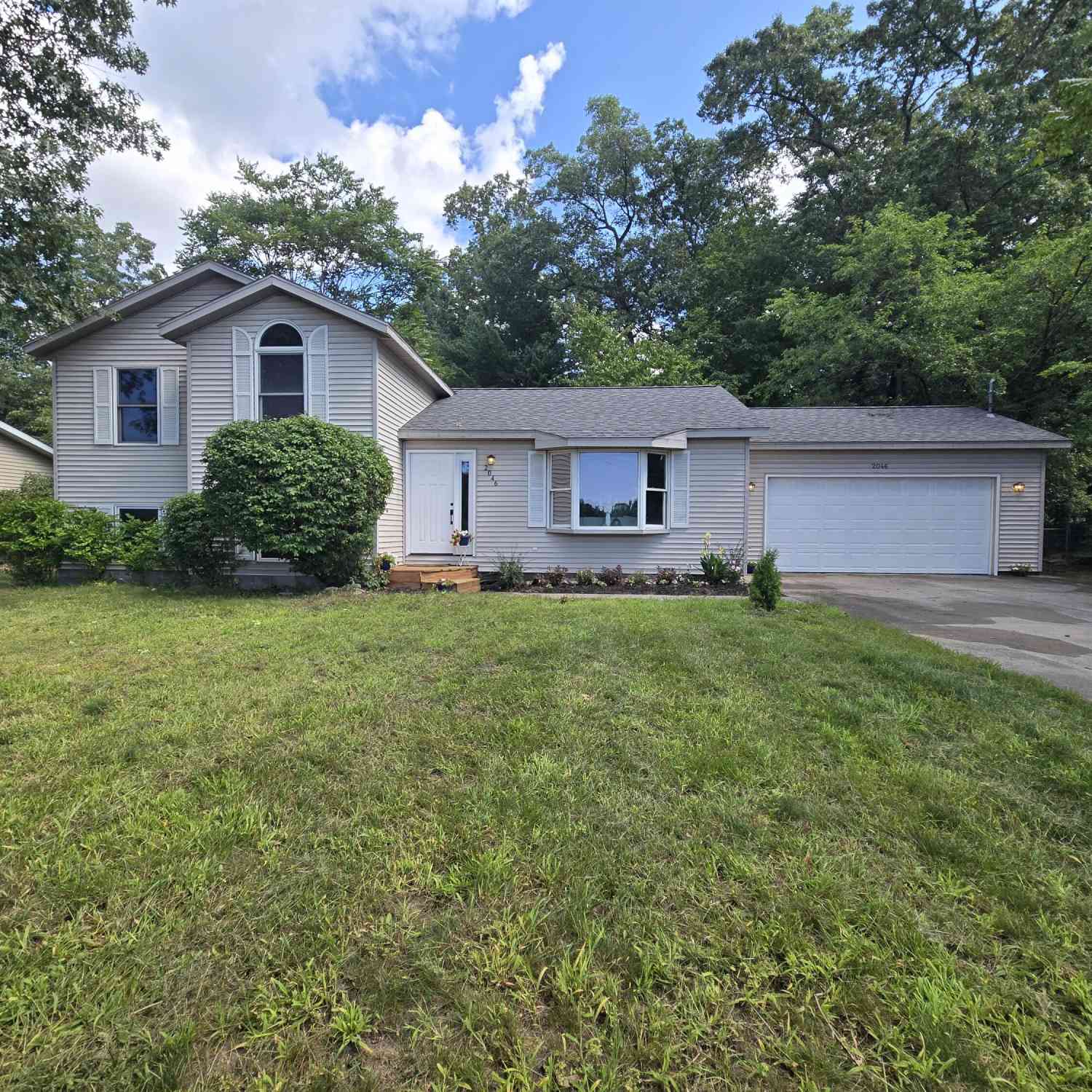 Homes For Sale - 2046 N Roberts Road<br/> Muskegon, MI 49445