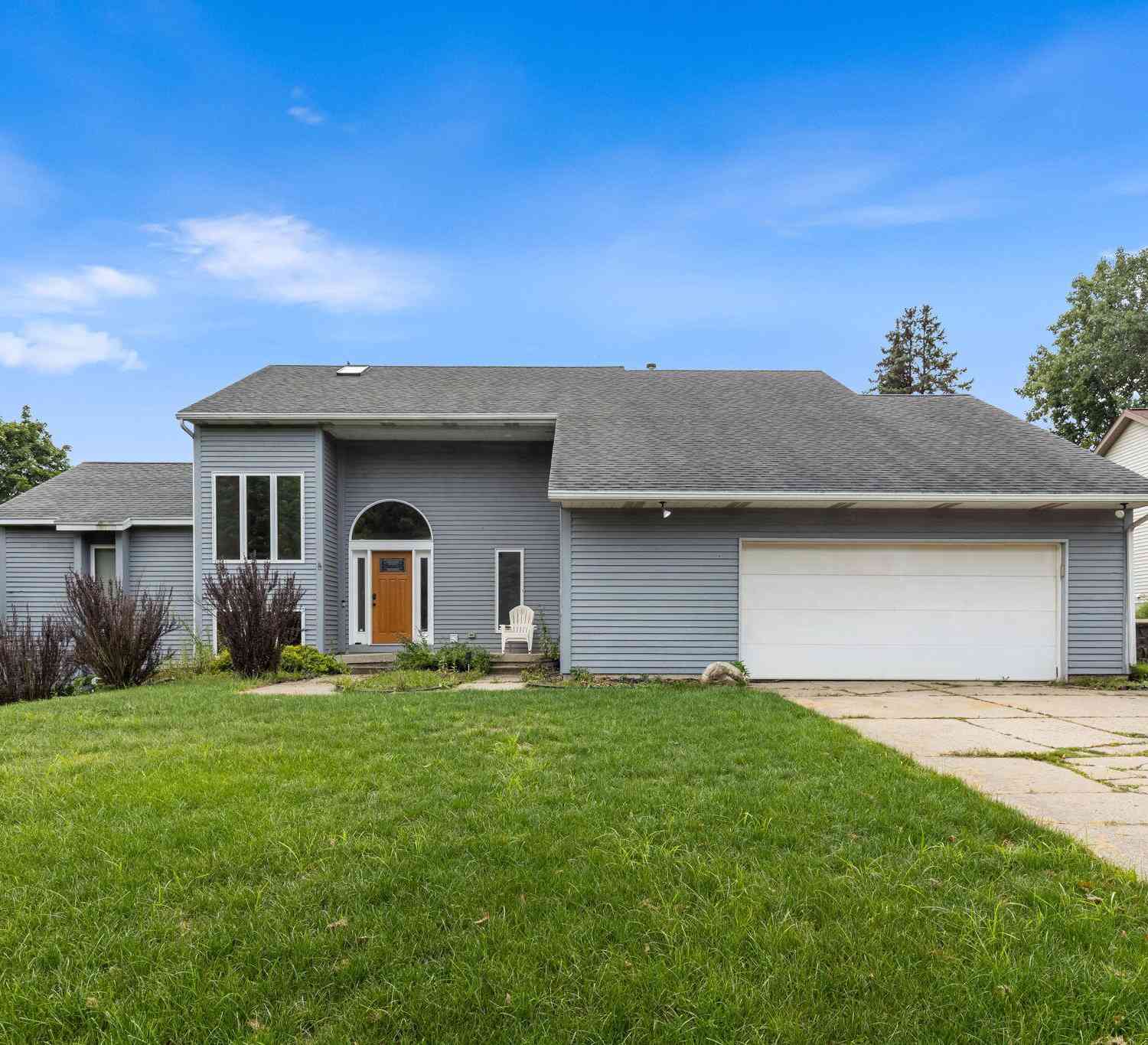 Homes For Sale - 2630 Glencairin Drive<br/> Grand Rapids, MI 49504