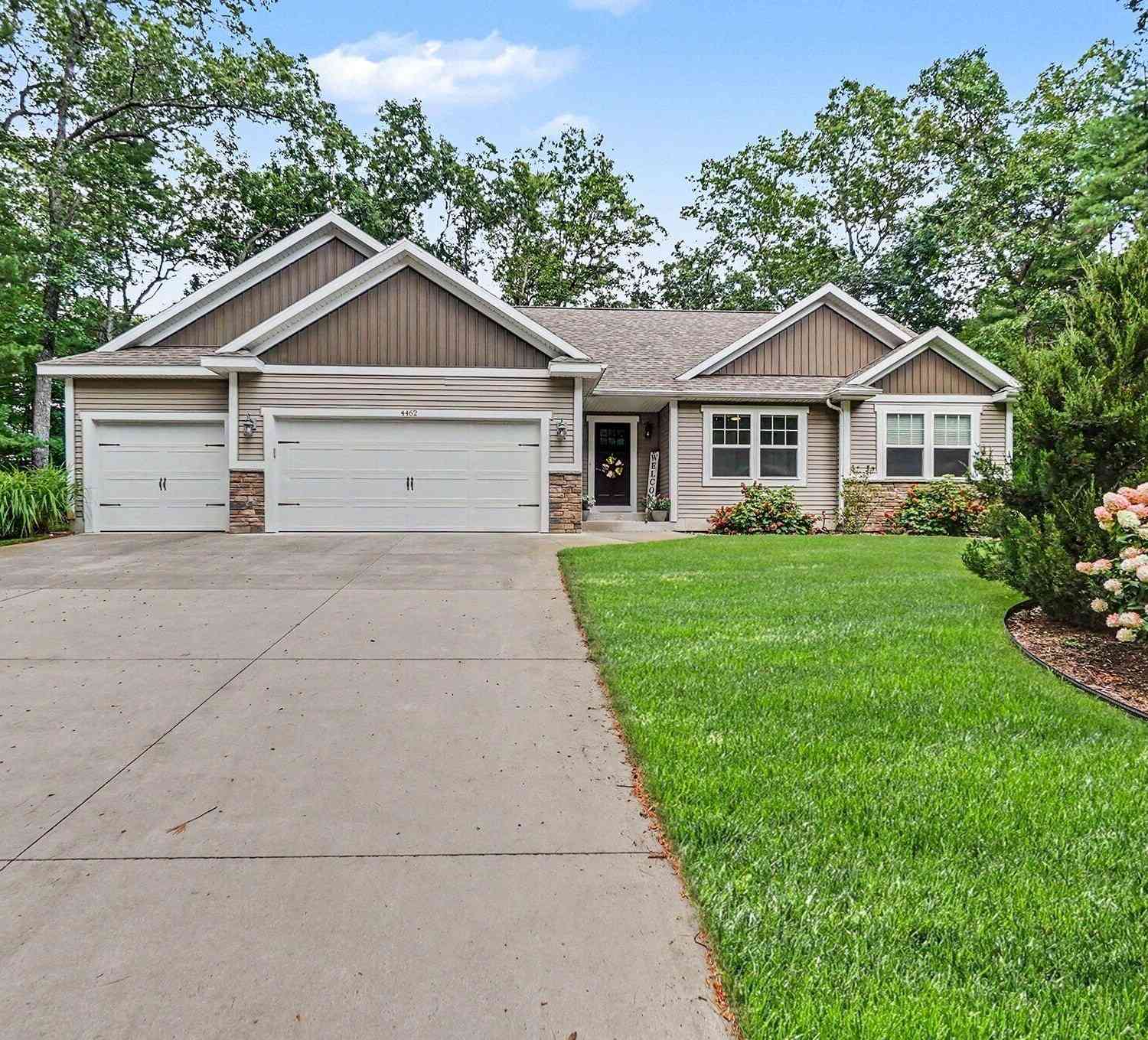 Homes For Sale - 4462 Manchester Lane<br/> Muskegon County, Twin Lake, MI 49457