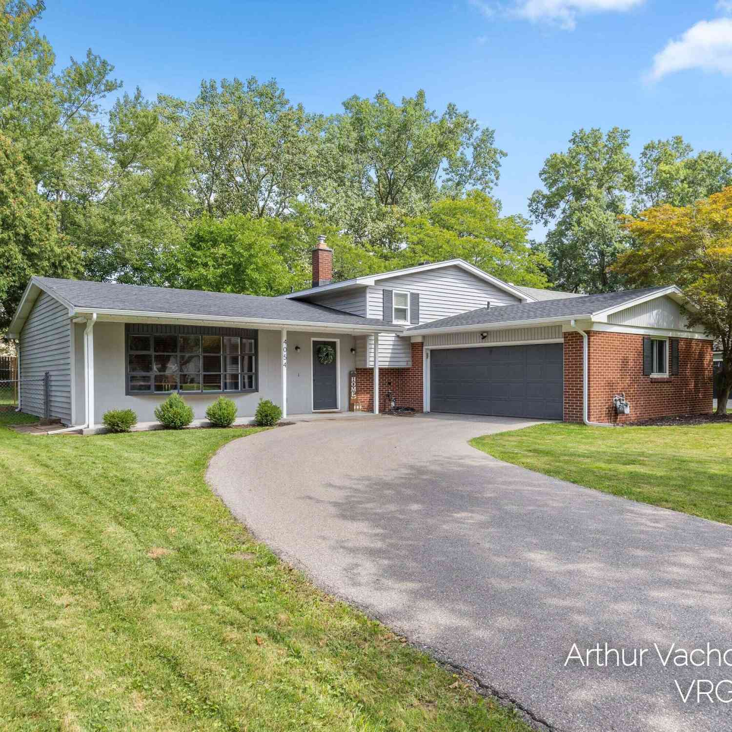 Homes For Sale - 4054 Weymouth Drive<br/> Grand Rapids, MI 49508