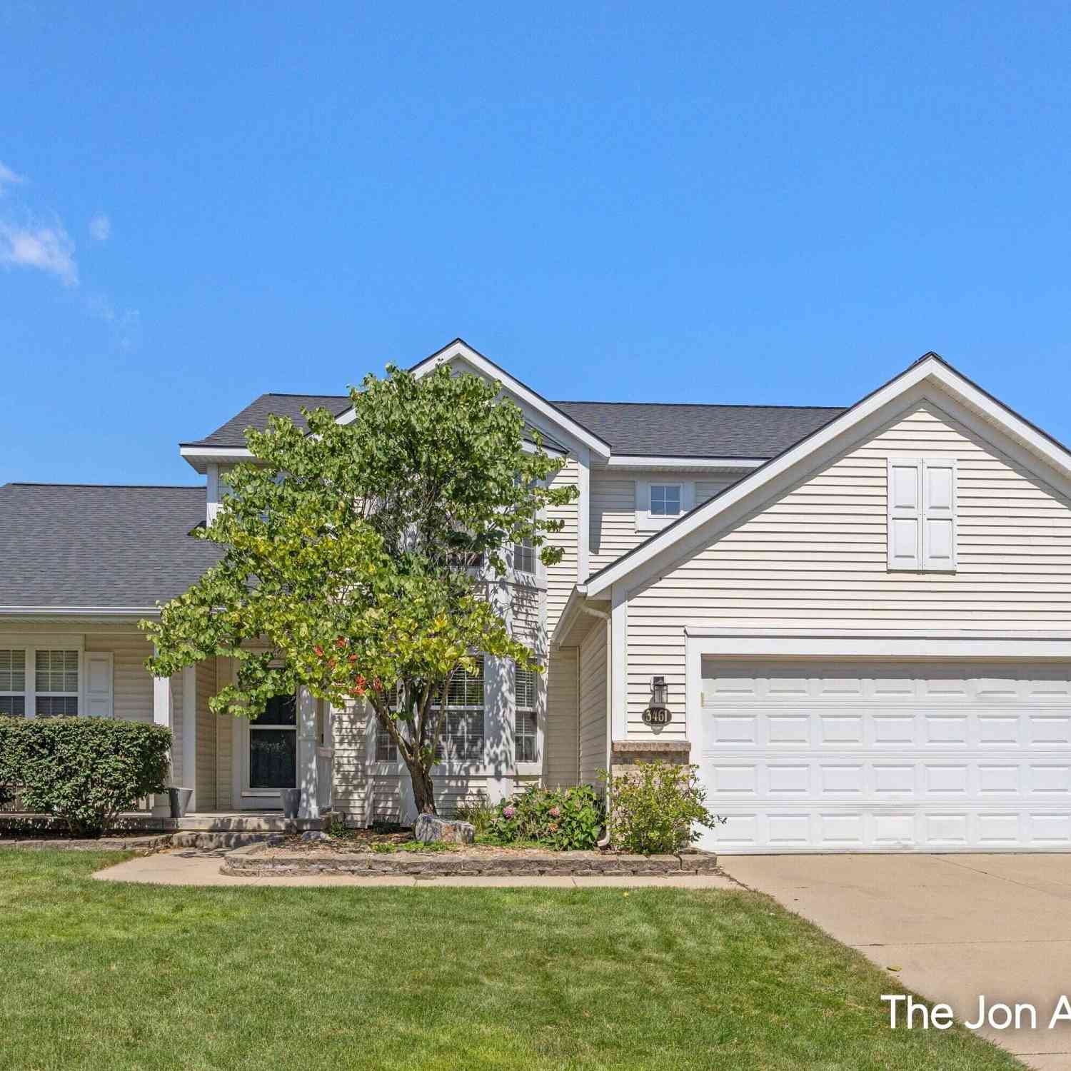 Homes For Sale - 3461 Mason Ridge Drive<br/> Grand Rapids, MI 49525