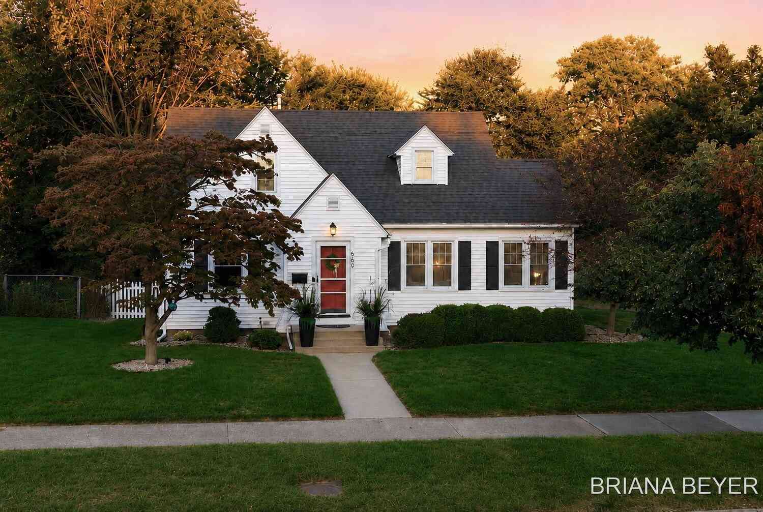 Homes For Sale - 669 Columbia Avenue<br/> Holland, MI 49423