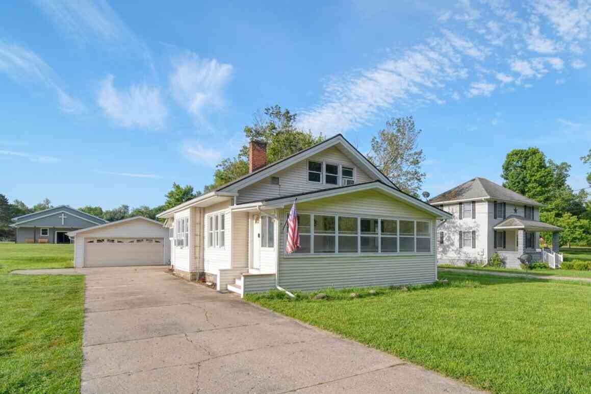 Homes For Sale - 925 E Michigan Avenue<br/> Grass Lake, MI 49240