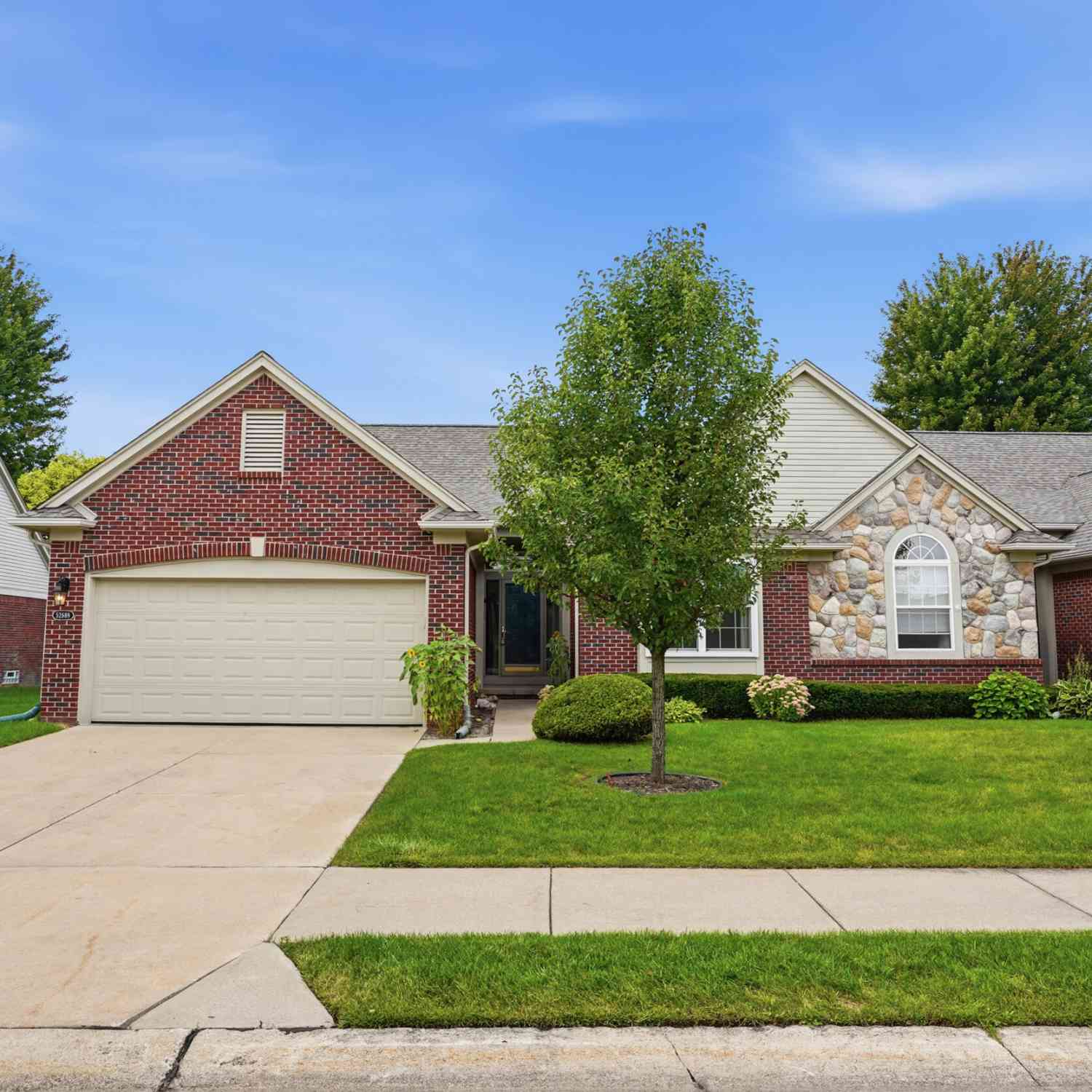 Condo For Sale - 52689 Wildwood Drive<br/> Macomb, MI 48042