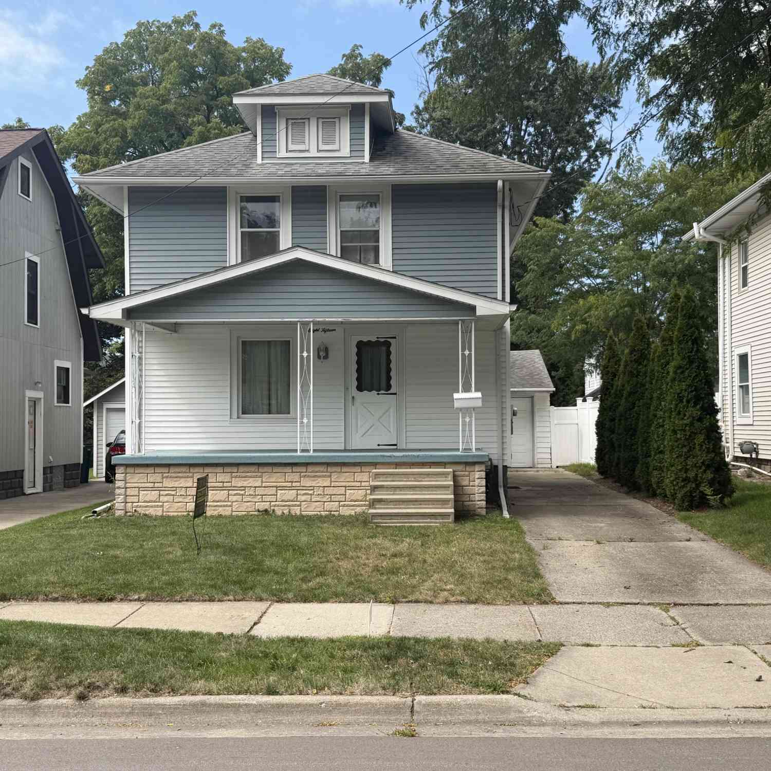 Homes For Sale - 815 N Francis Avenue<br/> Lansing, MI 48912