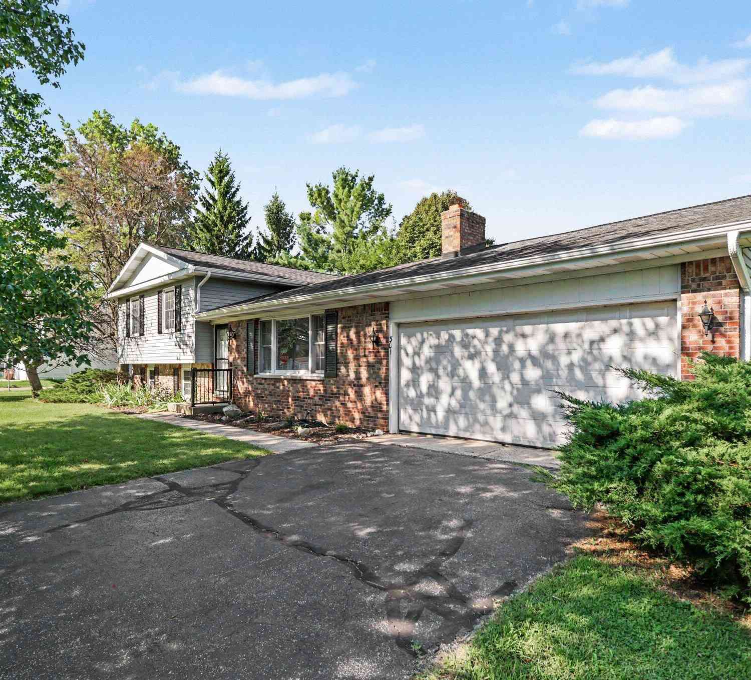 Homes For Sale - 301 Sherman Drive<br/> Marshall, MI 49068