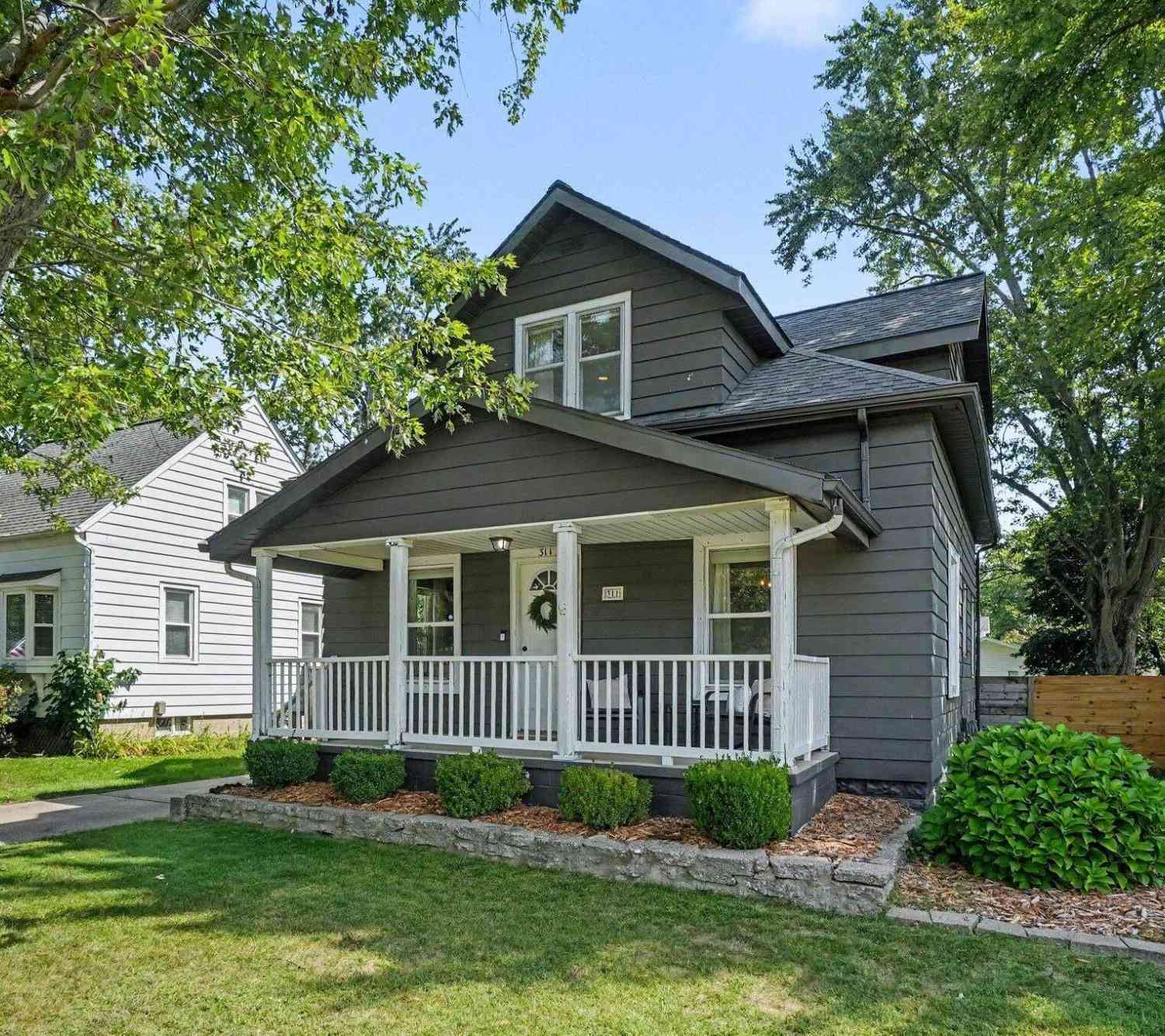 Homes For Sale - 311 Michigan Street<br/> Zeeland, MI 49464