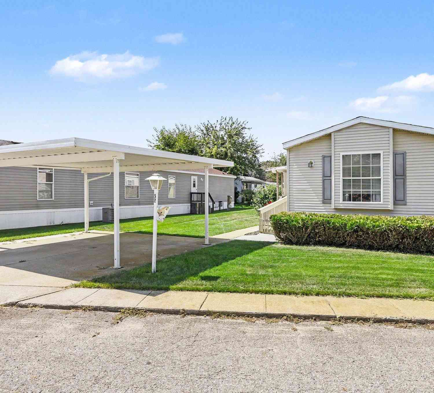 Mobile Home For Sale - 69205 Garver Lake Road #52<br/> Edwardsburg, MI 49112