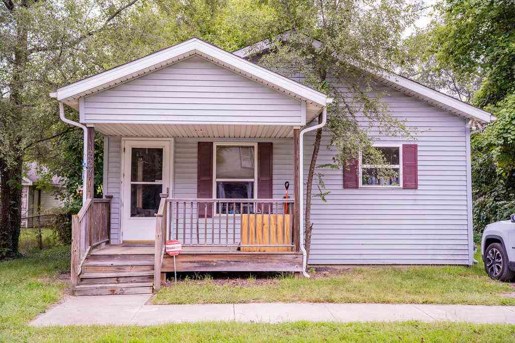 Homes For Sale - 227 Cornelia Street<br/> Berrien County, Benton Harbor, MI 49022