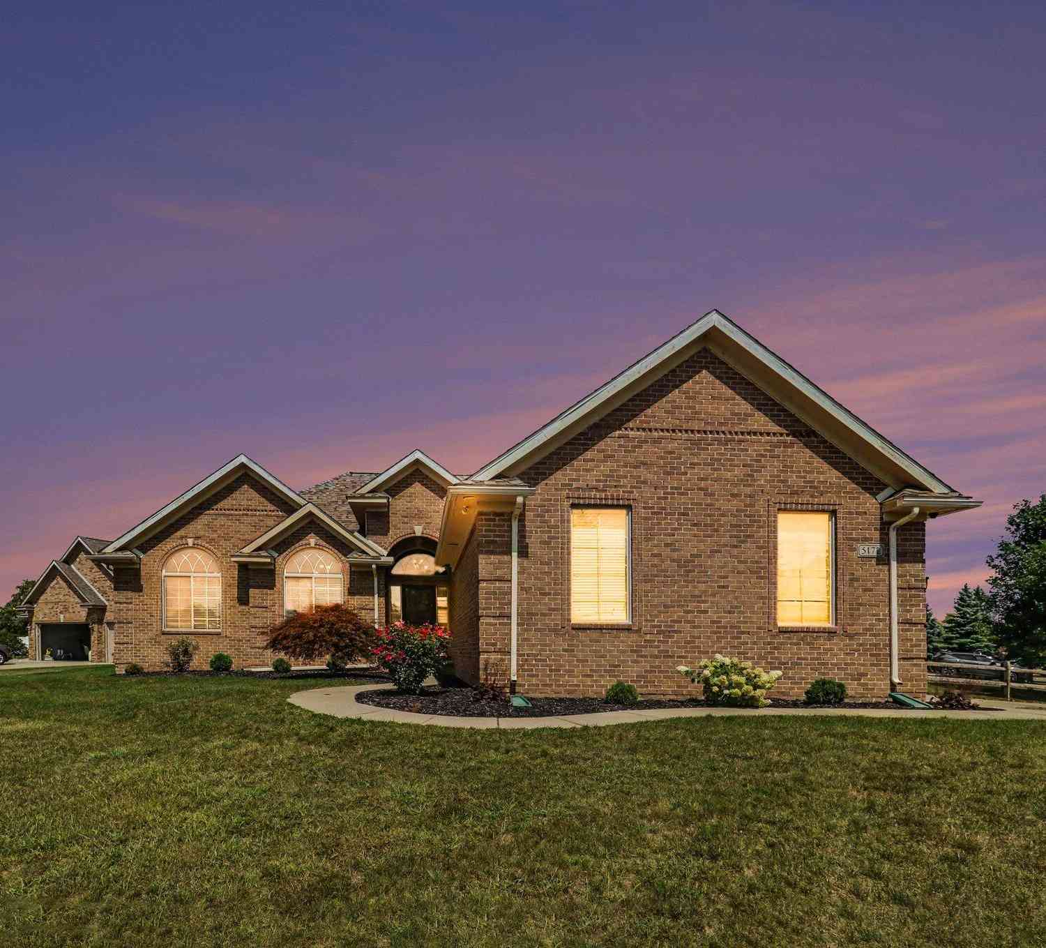 Homes For Sale - 5172 Applewood Lane<br/> Monroe, MI 48161