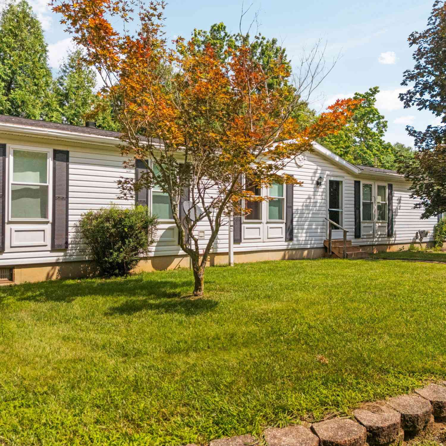 Mobile Home For Sale - 312 N Main Street<br/> Jackson County, Brooklyn, MI 49230