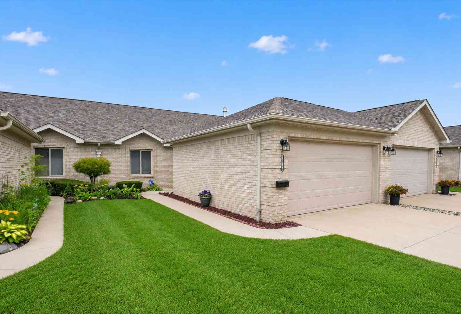 Condo For Sale - 35251 Silver Maple Drive<br/> Clinton Twp, MI 48035