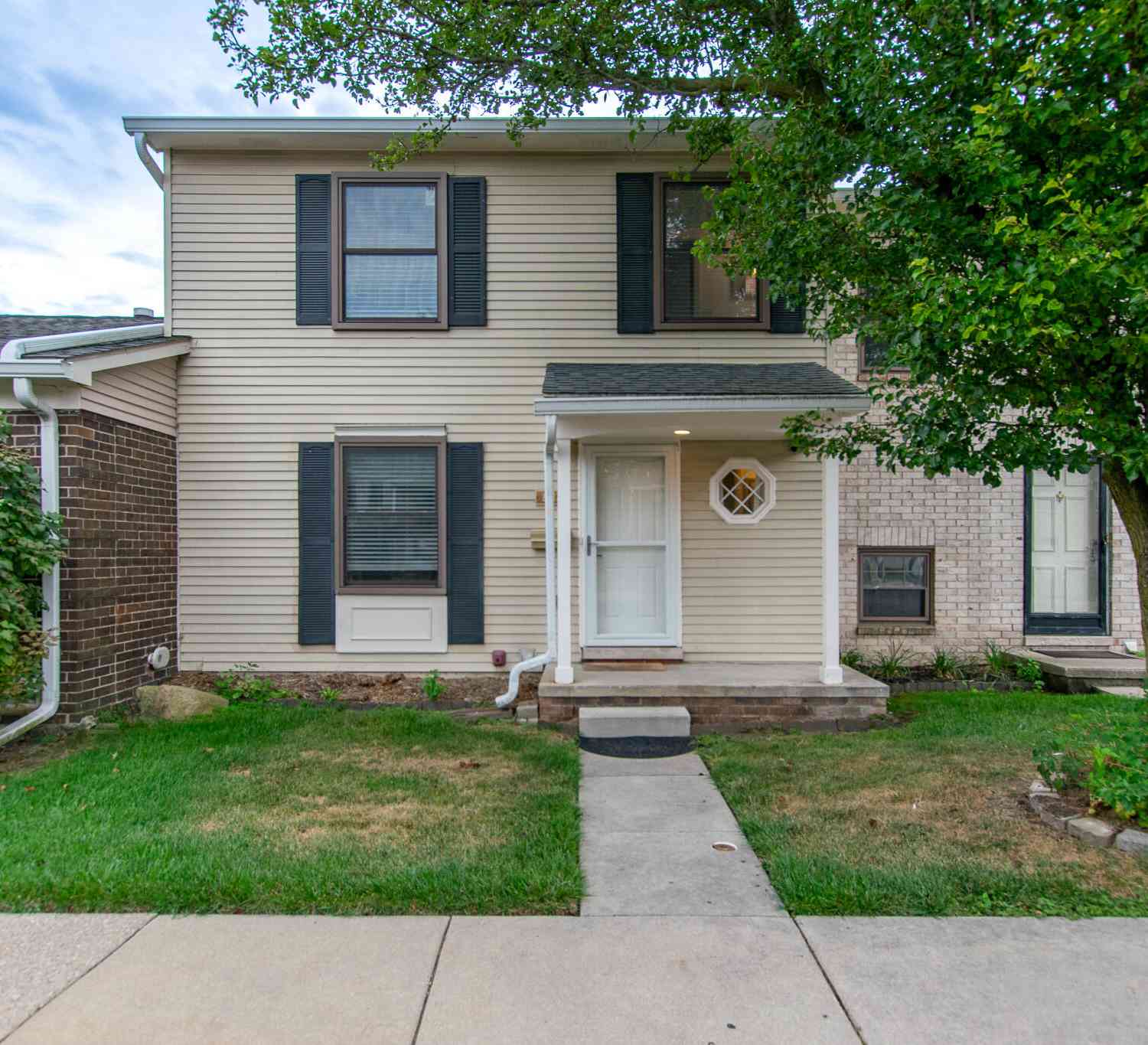 Condo For Sale - 8387 Lakeview Court<br/> Washtenaw County, Ypsilanti, MI 48198