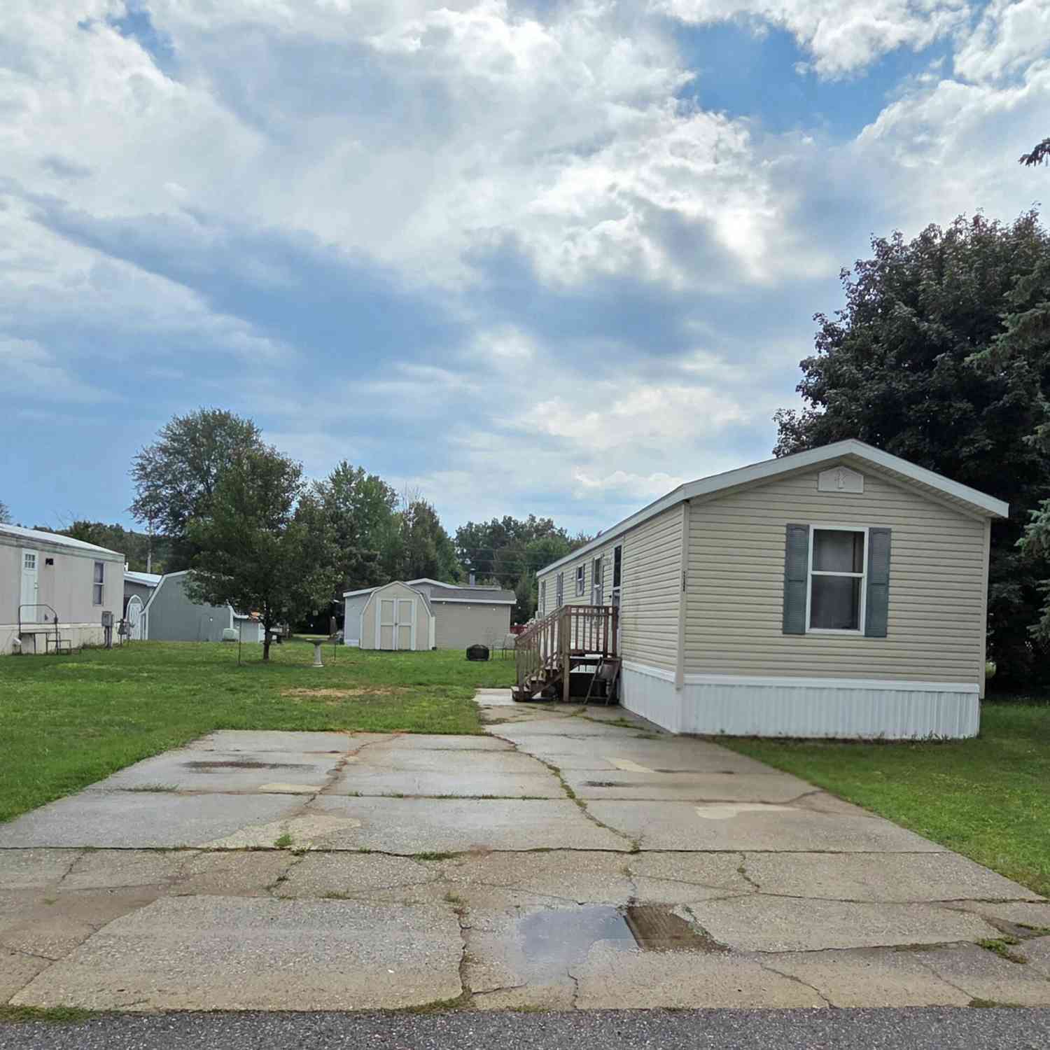 Mobile Home For Sale - 111 Maple Court<br/> Muskegon County, Muskegon, MI 49445