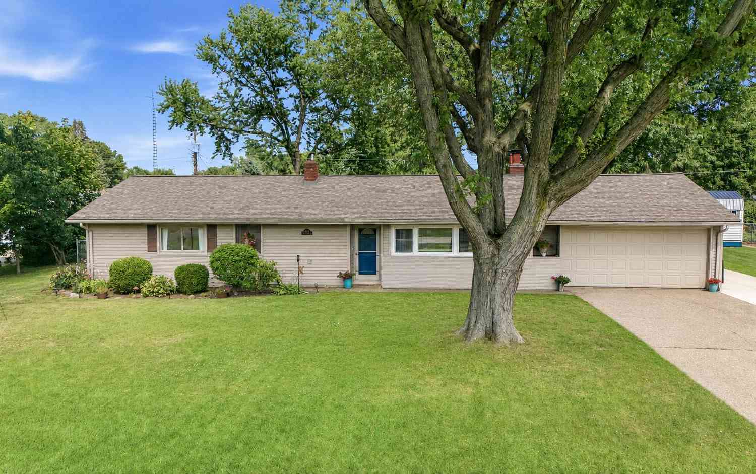 Homes For Sale - 2813 E Hanley Road<br/> St. Joseph, MI 49085