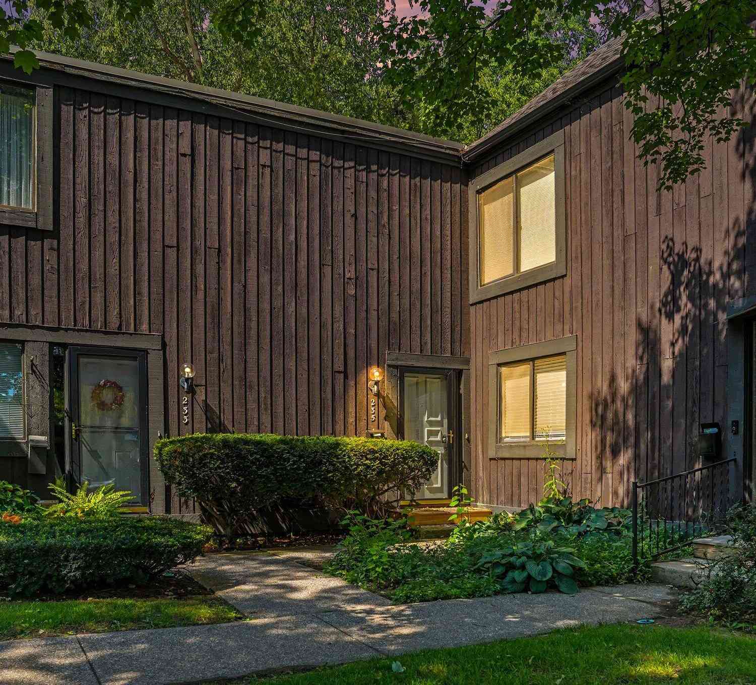 Condo For Sale - 235 Durness Court<br/> Kalamazoo, MI 49006