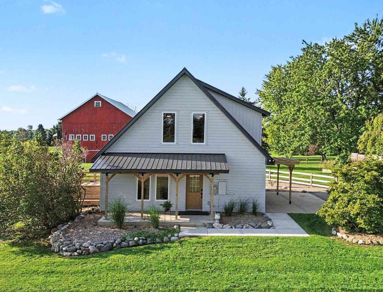 Homes For Sale - 5495 Toles Road<br/> Ingham County, Mason, MI 48854