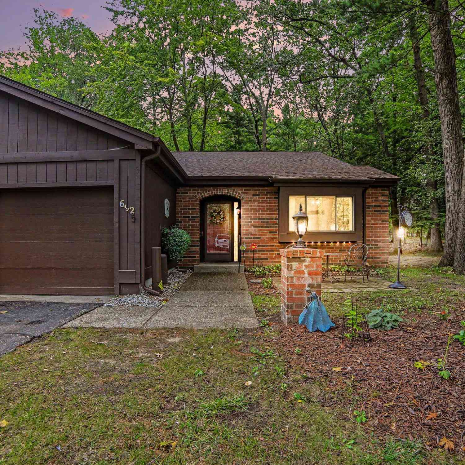 Condo For Sale - 692 Pineway Drive<br/> Norton Shores, MI 49441