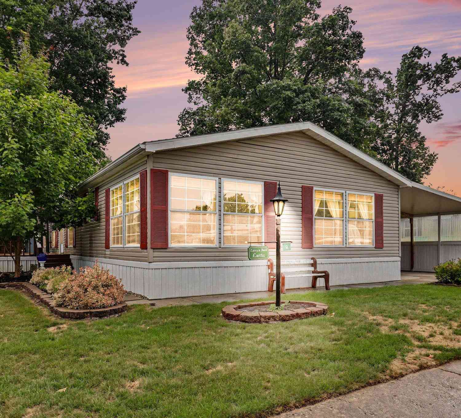 Mobile Home For Sale - 15877 Cottonwood Avenue<br/> Kent County, Cedar Springs, MI 49319